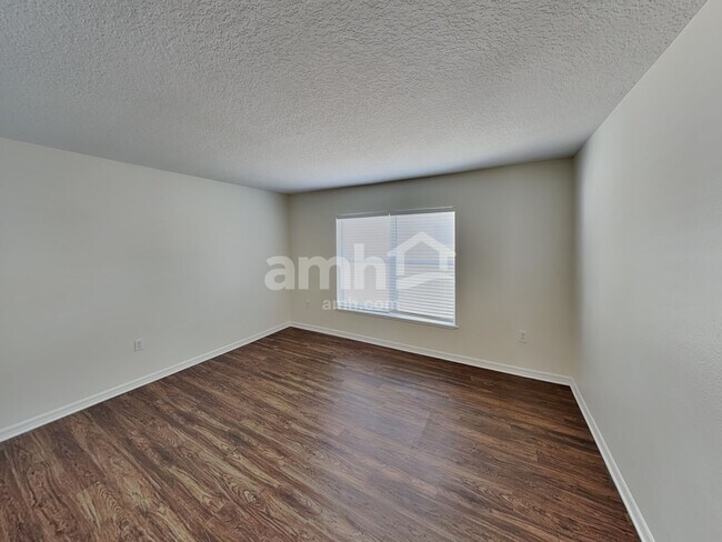 Building Photo - 209 King Arthur Ct