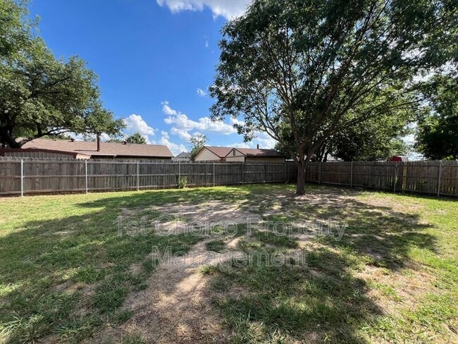 Building Photo - 709 Fair Meadows Dr