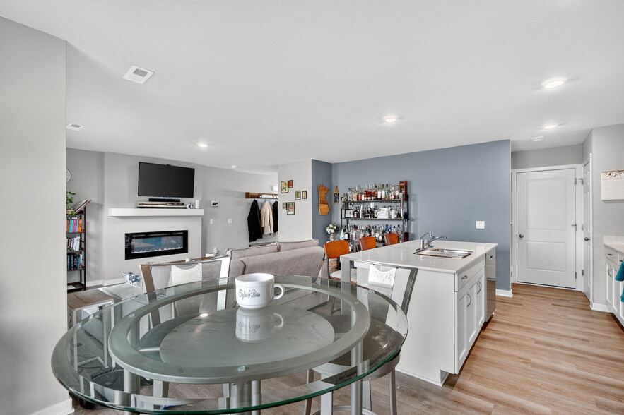 Building Photo - 2541 SE Hawkins Dr