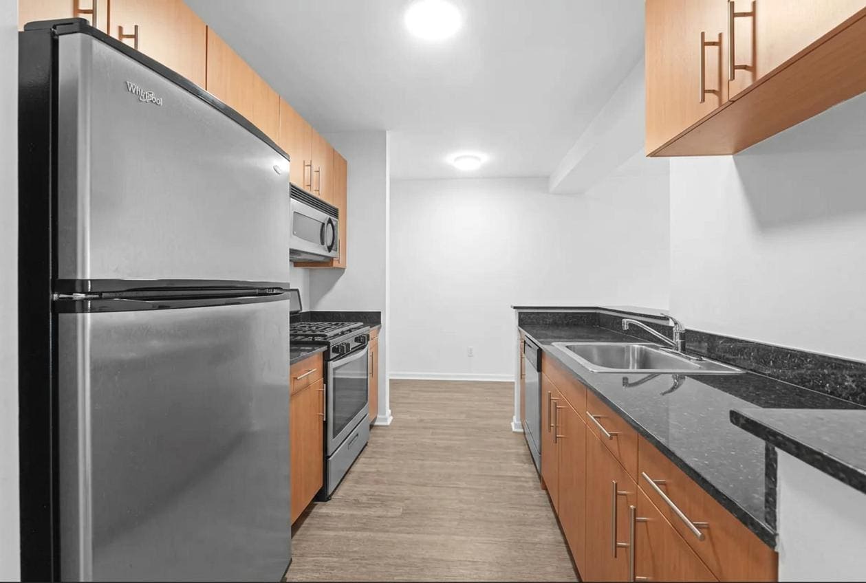 Building Photo - 167 E 71st St