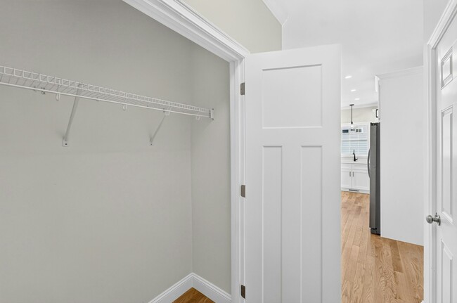 Building Photo - 5 Devon Pl