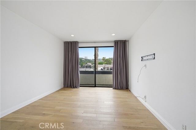 Building Photo - 14115 Moorpark St