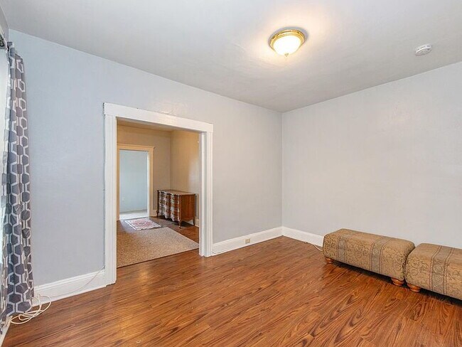 Building Photo - 3-Bed in the Heart of New Brunswick!"