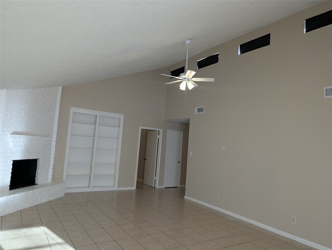 Building Photo - 1810 Mustang Springs Dr