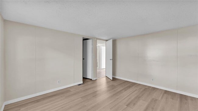 Building Photo - 8638 Gibson Oaks Dr