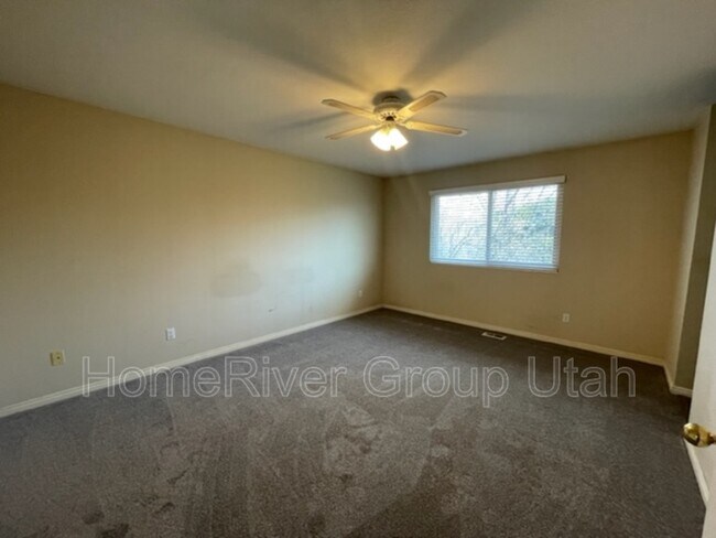 Building Photo - 9541 S Newkirk St