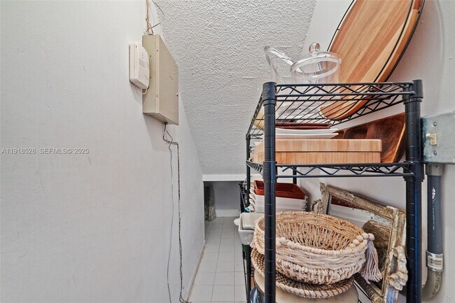 Building Photo - 1211 Algeria Ave