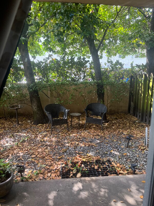 Building Photo - 413 Swallow Dr