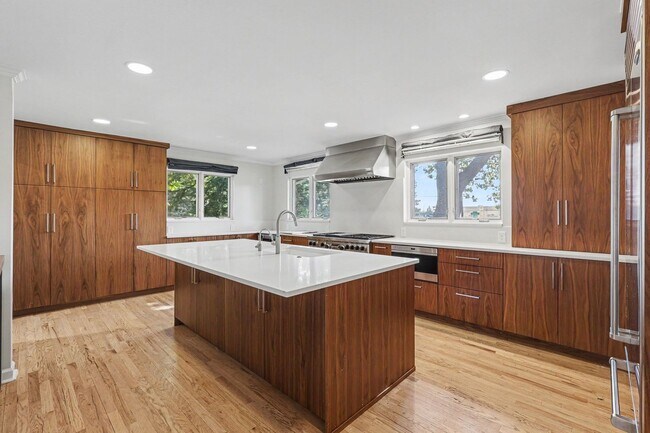 Building Photo - Beautifully Updated 4BR Home Blending Mid-Century Charm & Modern Comfort