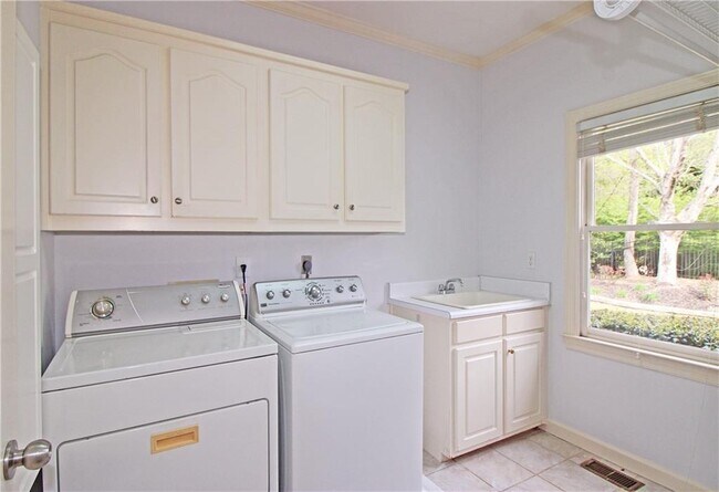 Building Photo - 7775 Tintern Trce