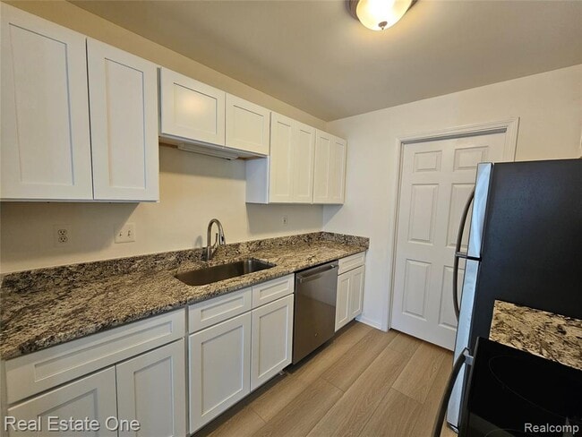 Building Photo - 56401 Scotland Blvd