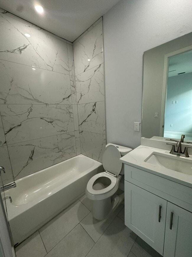 Building Photo - Single Family Home in San Carlos - STUDENTS WELCOME