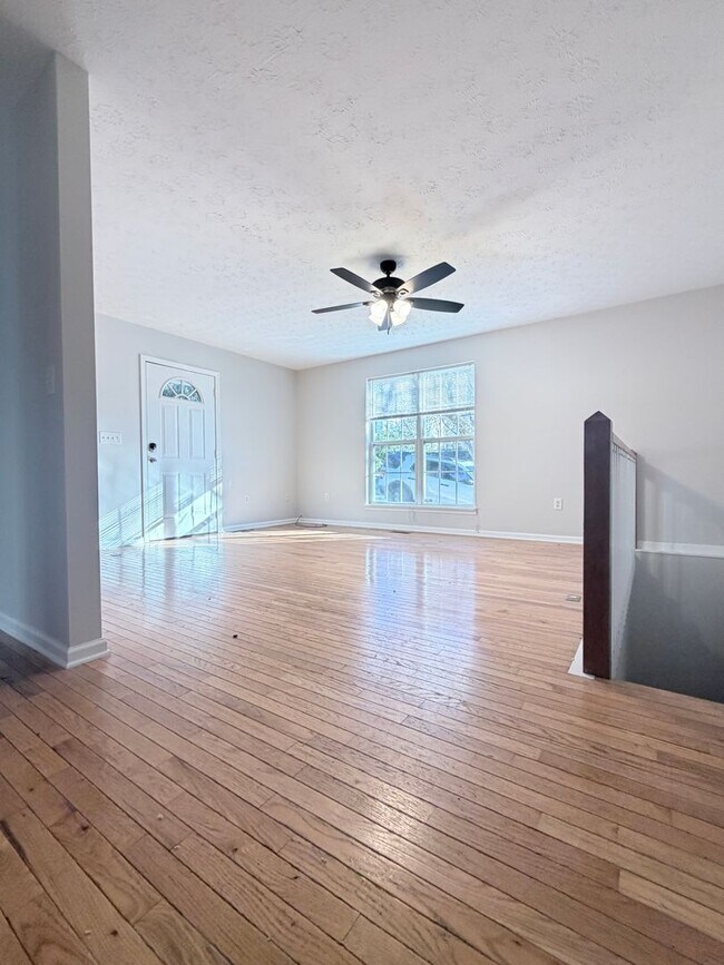 Building Photo - West Asheville 3 Bed, 2 Bath Home For Rent