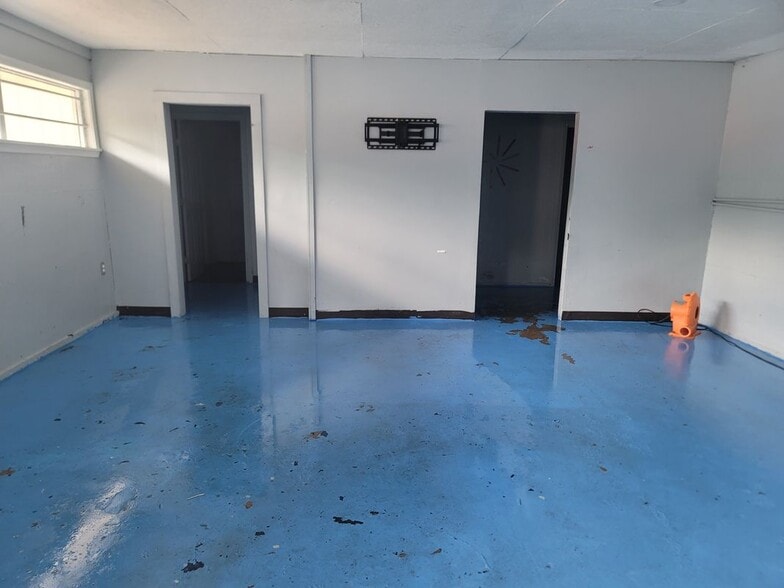 Building Photo - 8700 Colonel Glenn Rd