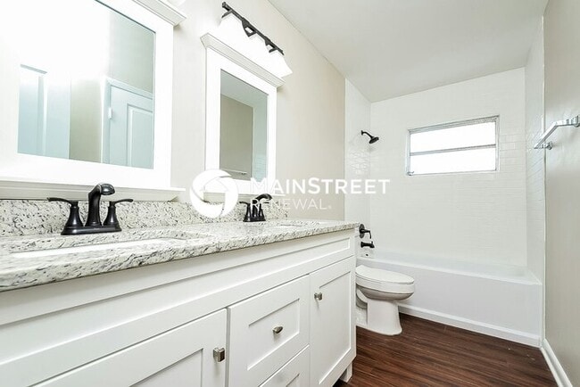 Building Photo - 4 Bedroom Pet-Friendly Home in Lakeland, FL with Main Street Renewal