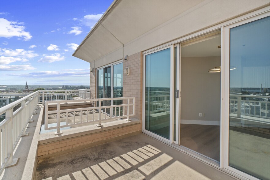 Building Photo - 100 Harborview Dr