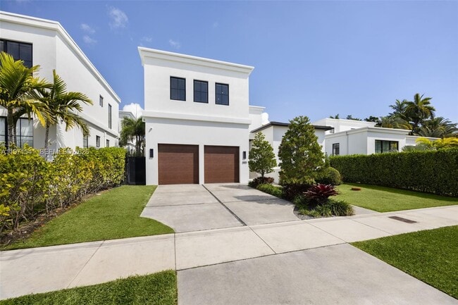 Building Photo - 885 NE 76th St