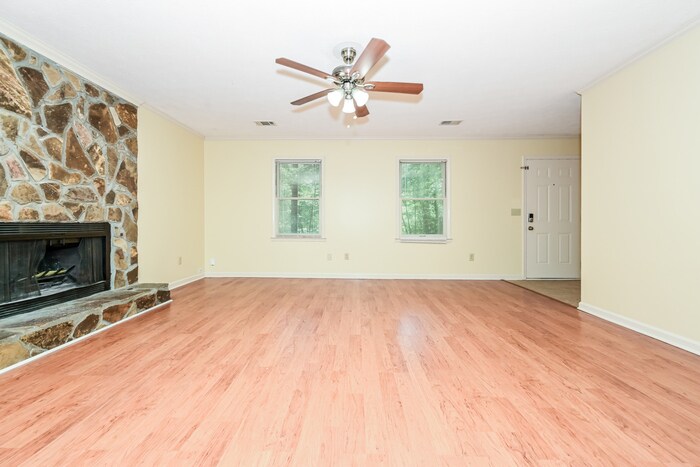 Building Photo - 155 Victoria Dr