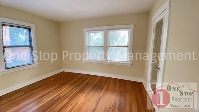 Building Photo - Charming 2-bedroom, 1-bath Duplex in Kansa...