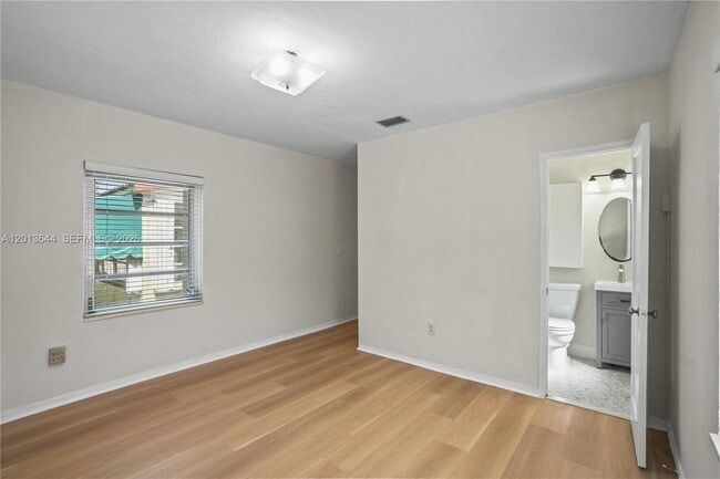 Building Photo - 2460 SW 24th St