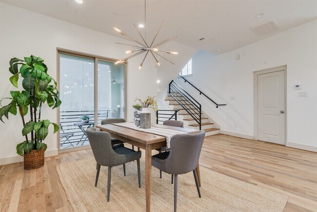 Building Photo - 1414 Wichman St