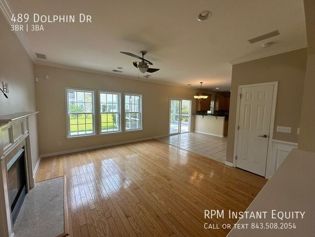 Building Photo - 489 Dolphin Dr
