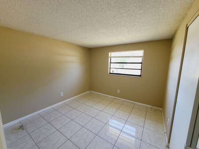 Building Photo - Charming Four Bedroom One Bathroom House p...