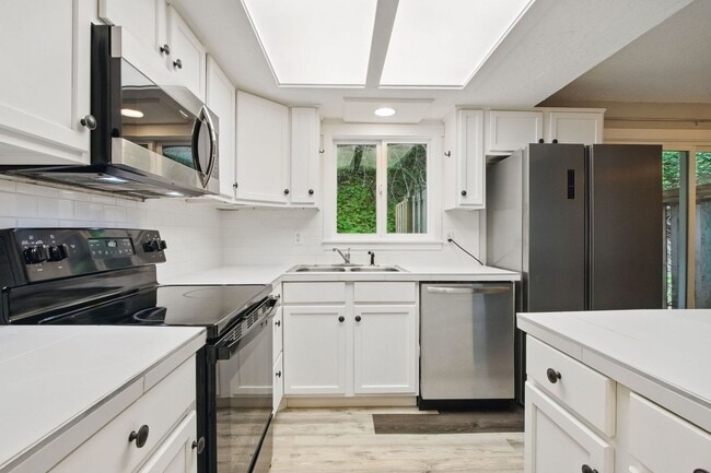 Building Photo - Charming Salmon Creek Condo