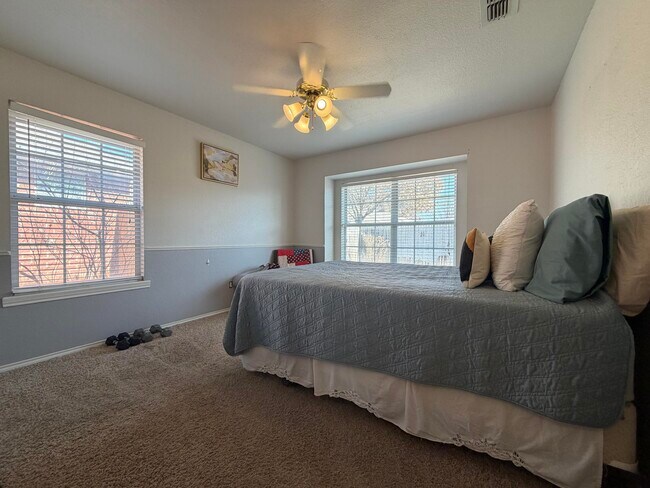 Building Photo - 1021 Kirby Ave