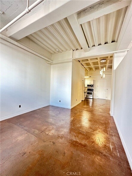 Building Photo - 312 W 5th St