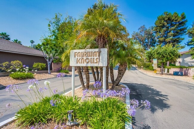 Building Photo - Gorgeous Upper Unit Condo in Fairway Knoll...