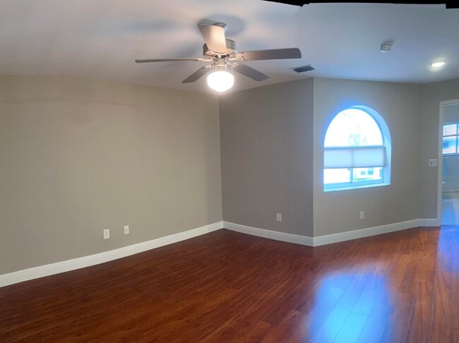 Building Photo - 10458 Lake Vista Cir