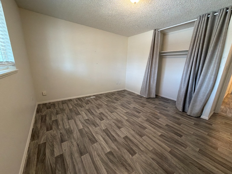 Building Photo - 914 S Del Norte Ave