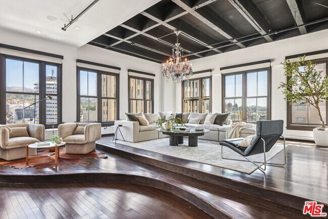 Building Photo - 1645 Vine St