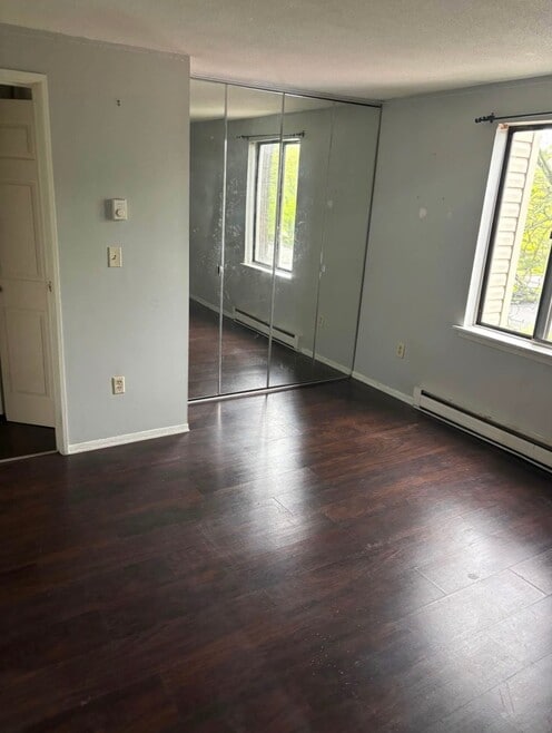 Building Photo - 135 Burgundy Hill Ln