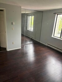Building Photo - 135 Burgundy Hill Ln