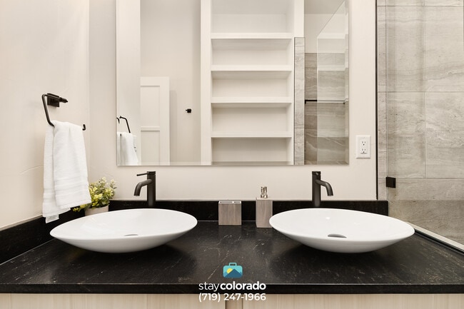 Glenn St - Guest Bath - 2248 Glenn St