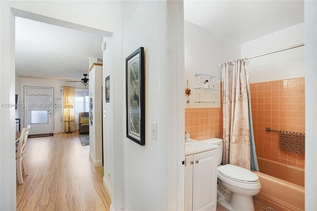 Building Photo - 820 SW 11th Ave