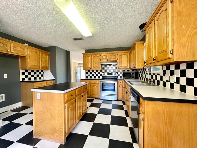 Building Photo - 6106 9th St