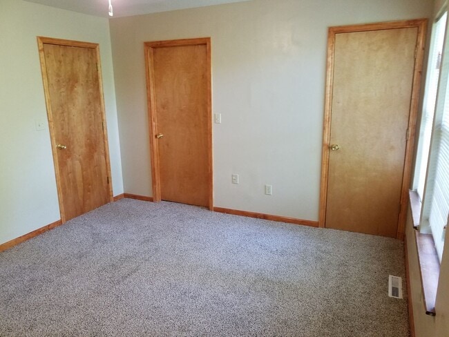 Building Photo - 4 bd, 3 ba house, NW Columbia, quick access to Stadium/I-70, screened porch