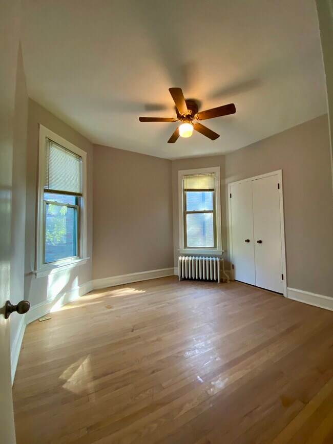 Building Photo - 4114 N Paulina St