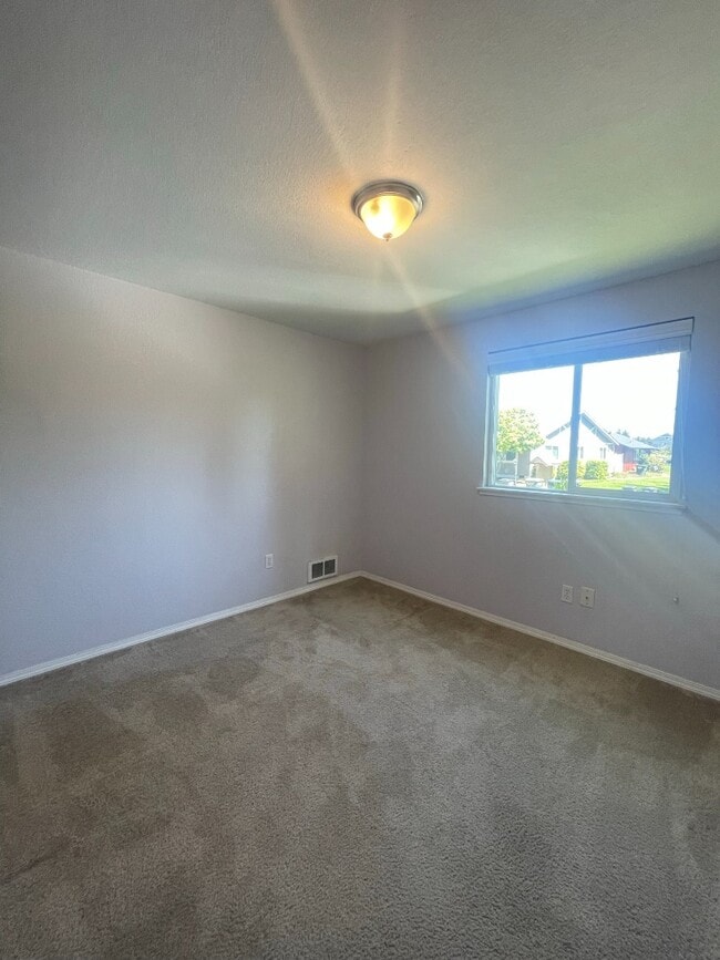 Building Photo - Cute 3 bedroom, 1 bath home located in The Meadows!