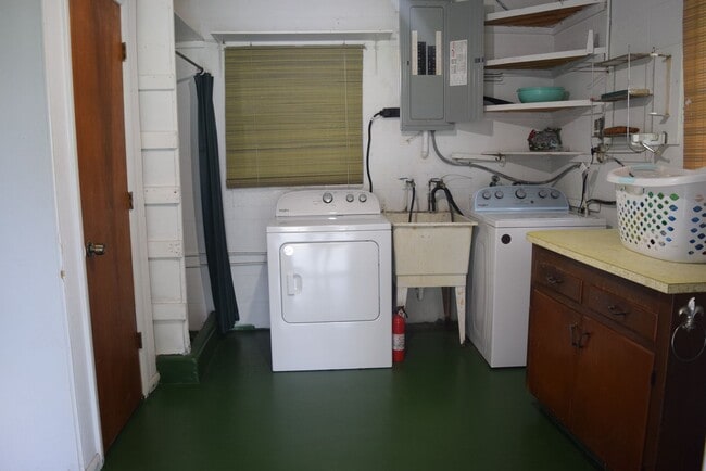 Building Photo - Fully Furnished Seasonal Unit in Jensen Beach Florida