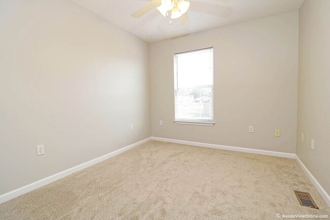 Building Photo - Larkspur Ct 2804/2806