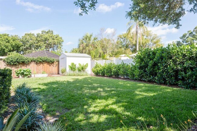 Building Photo - 4831 W Bay Ct Ave