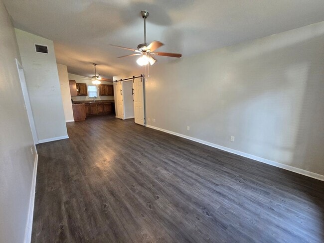 Building Photo - 3 bedroom 1.5 bathroom--Shady Grove Neighb...