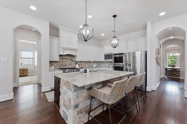 Building Photo - 5823 Stratton Wds Dr