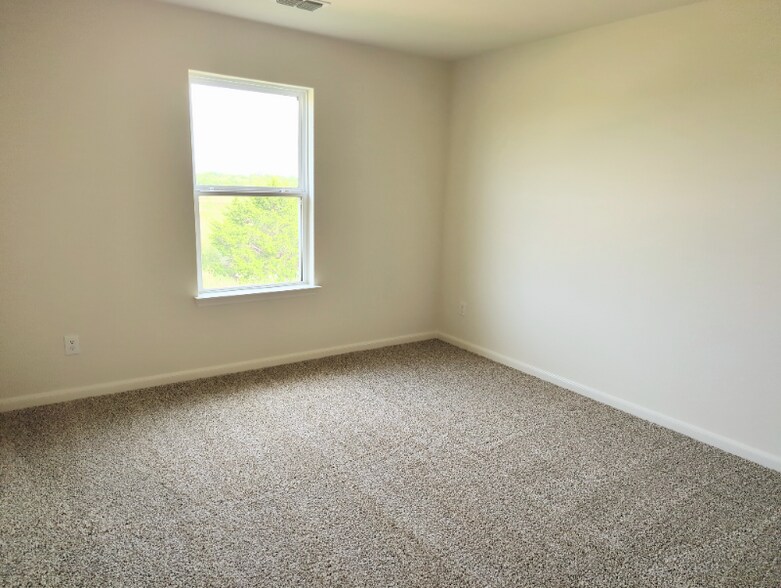 Building Photo - 4702 Hoover Ct