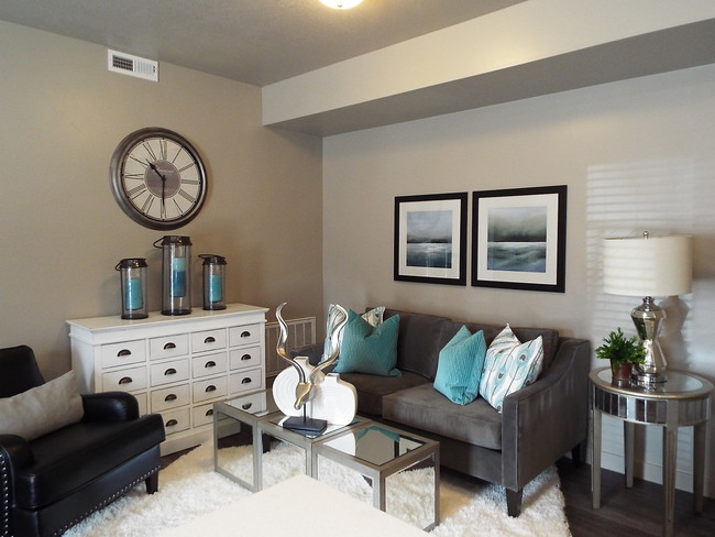 Classic style 1,2,and 3 bedroom living room/kitchen - Claradon Village