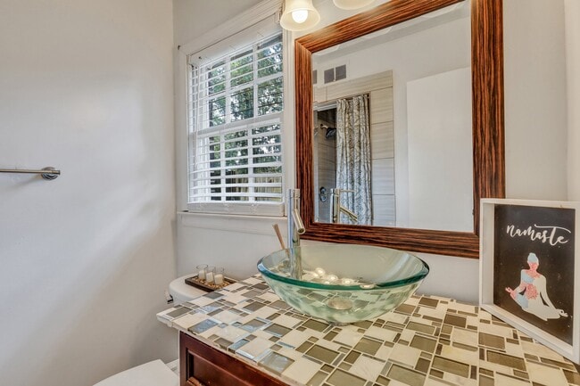 Building Photo - 12473 Northwood Rd